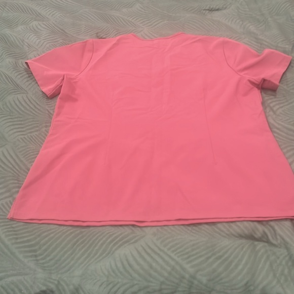Figs mauve two pocket scrub top. Excellent condition. - Picture 7 of 9